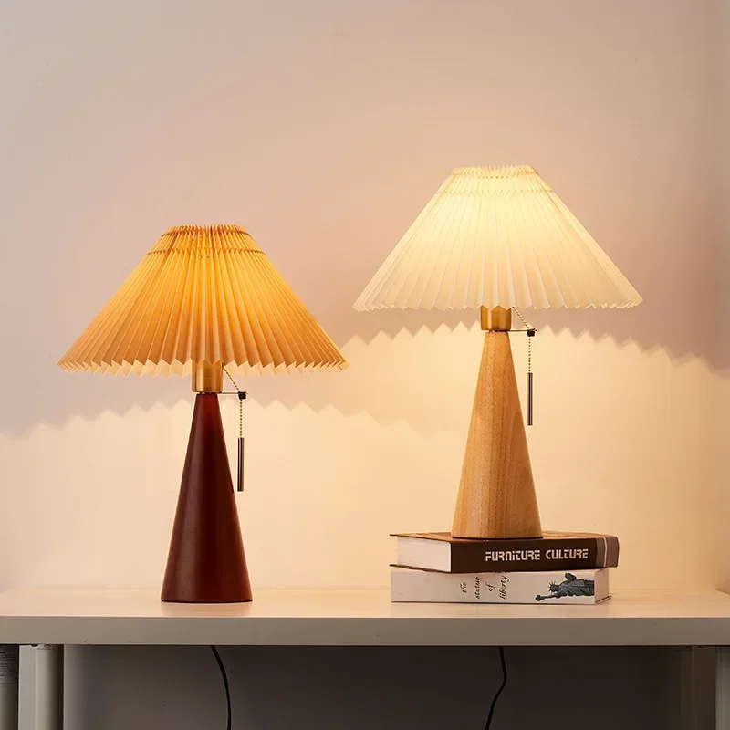 Retro Pleated Table Lamp Nordi - Solar Lamp recension och pris